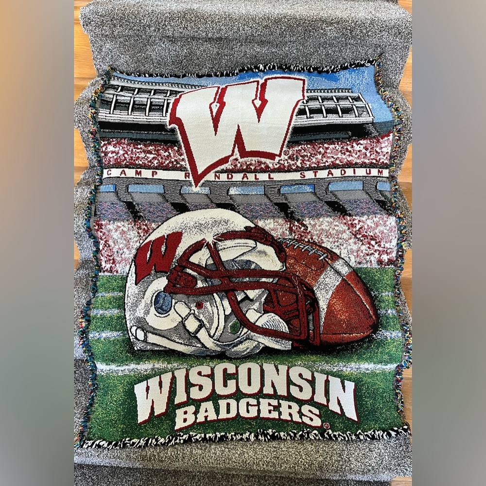 CARDINAL WISCONSIN BADGERS HOME FIELD ADVANTAGE TAPESTRY BLANKET FOOTBALL
